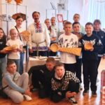 Учащиеся 5 классов приняли участие в мастер-классах по резьбе по дереву "Белорусские узоры" и вытинанке "Традиции предков" в рамках Недели народного единства