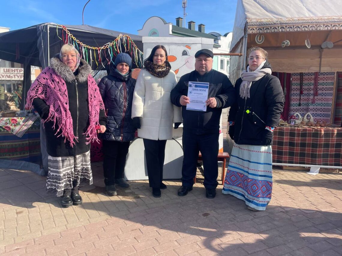 Трудовой коллектив ГУО «Средняя школа N 2 г.п. Кореличи» принял участие в районном празднике «Солнечная Масленица в Кореличах !», был отмечен дипломом Кореличской РО ОО «БСЖ»